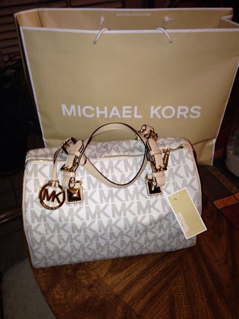 original michael kors auf was achten|michael kors bag found.